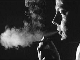 Водителей штрафуют за курение за рулем