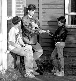 Сигаретка после школьного завтрака